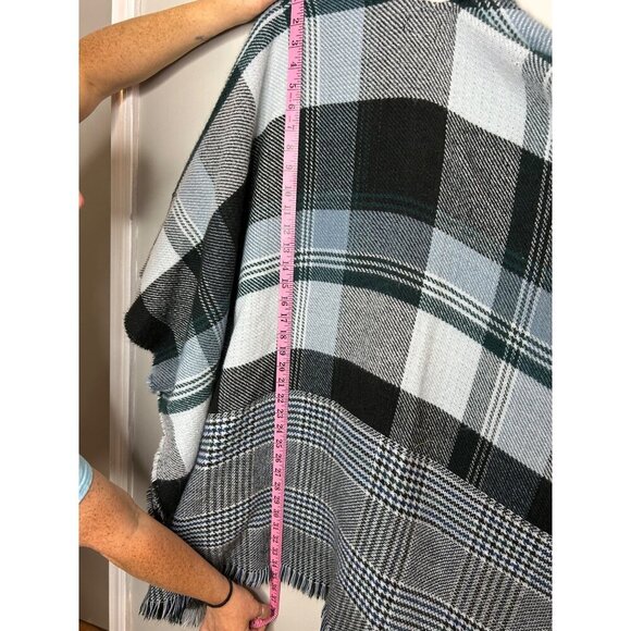 Steve Madden Blue Plaid Cozy Soft Preppy Country Western Shawl Women's OSFM GUC - Picture 5 of 6